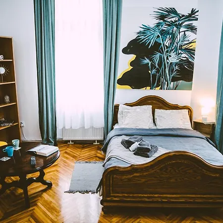 Ultra Central Place, In Heart Of City Center *