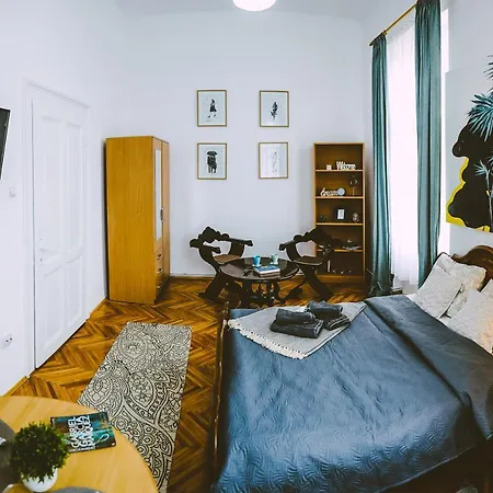 Ultra Central Place, In Heart Of City Center *